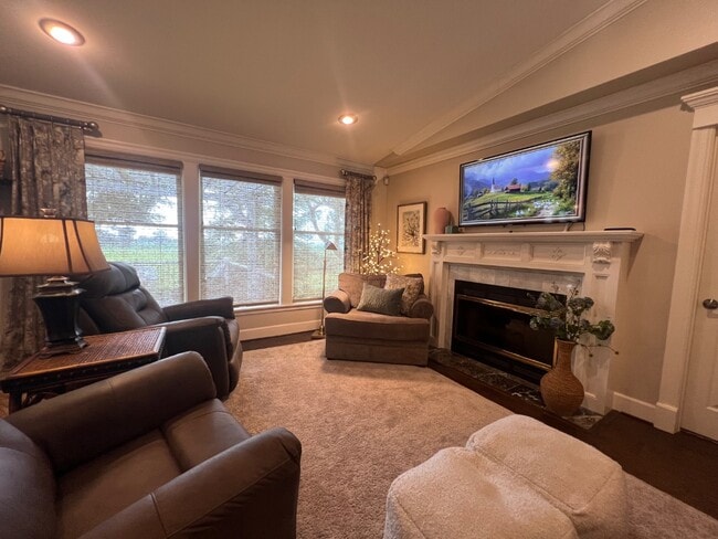 Building Photo - 243 Kate Dr