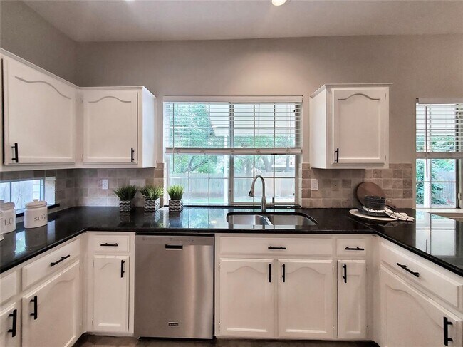 Building Photo - 11105 Crossland Dr