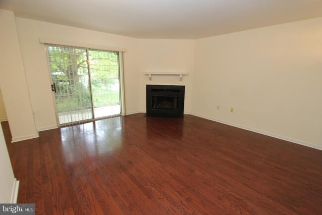 Building Photo - 185 Valley Stream Cir
