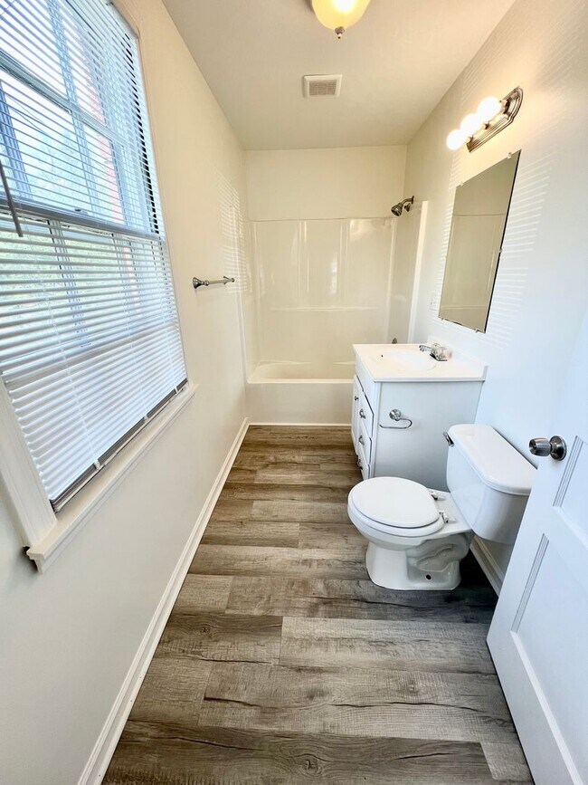 Building Photo - Madison Stunner! 3 Bed 2 Bath House W/ Fenced Back Yard