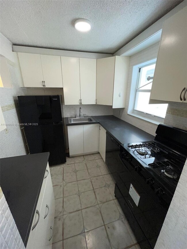 Building Photo - 1357 Collins Ave