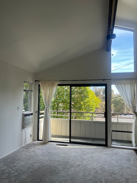 Building Photo - 917 Bell St