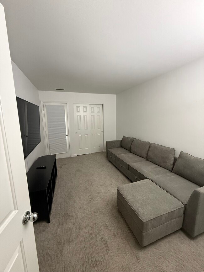 Building Photo - 4444 Lindell Blvd