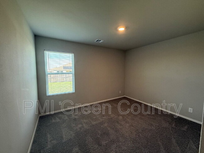 Building Photo - 29333 E 80th St S