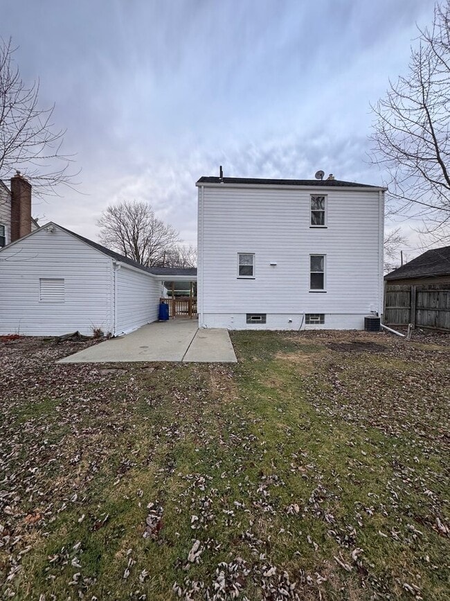 Building Photo - 631 Churchill Rd