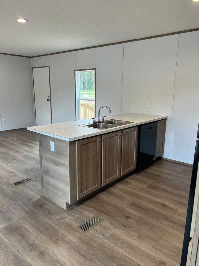 Building Photo - New! Move In Ready & Close to Downtown Aynor!