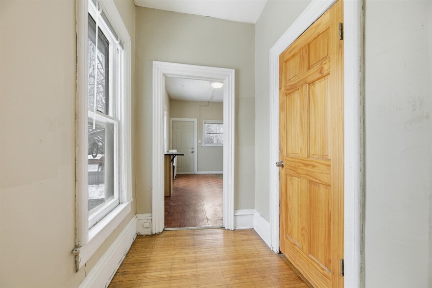 Building Photo - 514 5th Ave SE