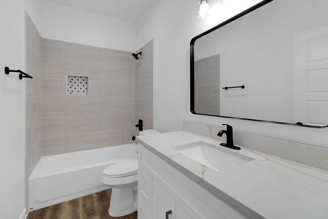 Building Photo - 104 Runnels St