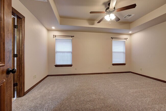 Building Photo - Beautiful & Large 4 Bed 2 Bath Home in Edmond!