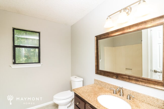 Building Photo - 6560 Valley Hill Dr