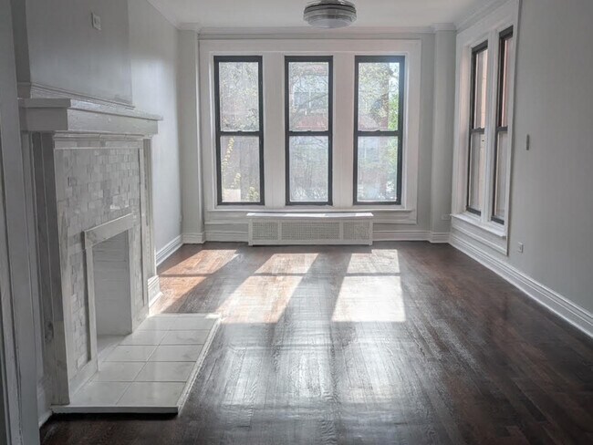 Building Photo - 5132 S Drexel Ave