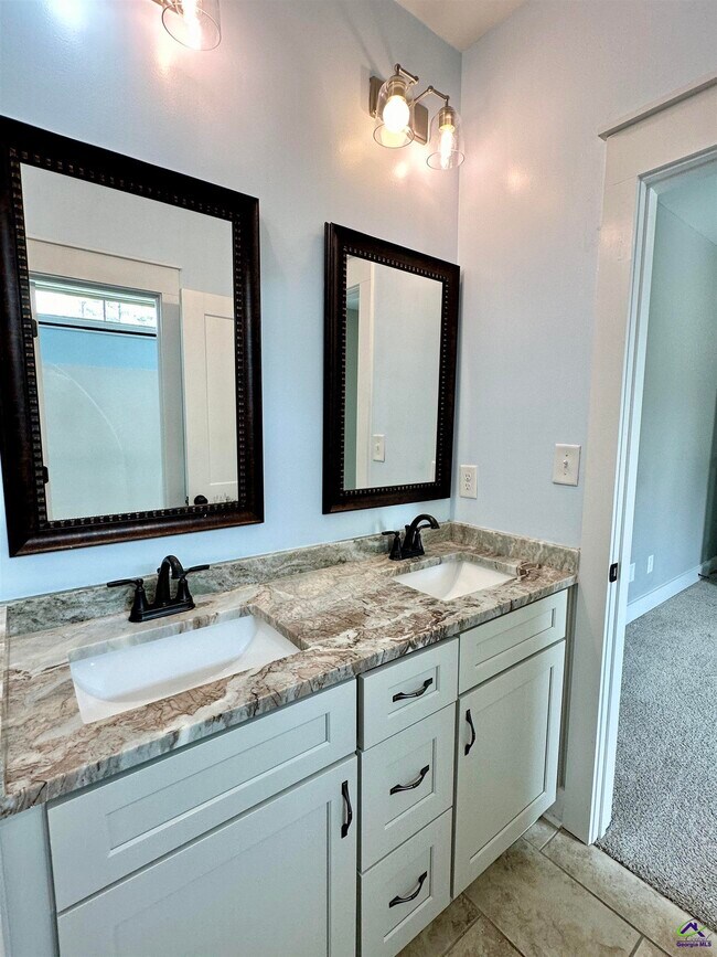 Building Photo - 101 Maidenhair Ct
