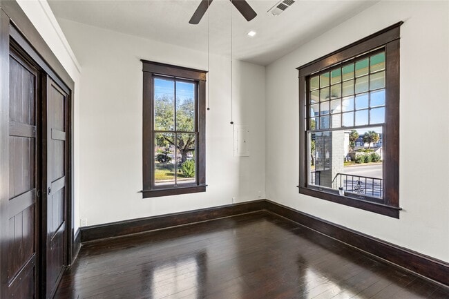 Building Photo - 3902 Bernardo De Galvez Ave