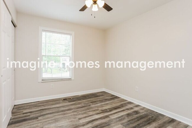 Building Photo - Lovely, renovated 3 bedroom home in Ballwin