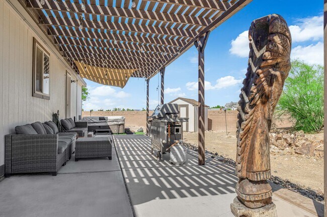 Building Photo - Single-Level Living with Giant Garage & Ba...