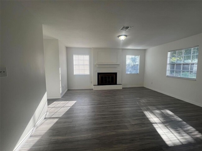 Building Photo - 3550 Mirror Ct