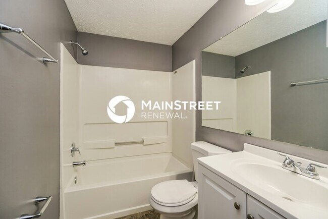 Building Photo - 3 Bedroom Pet-Friendly Home in COLUMBUS, OH with Main Street Renewal