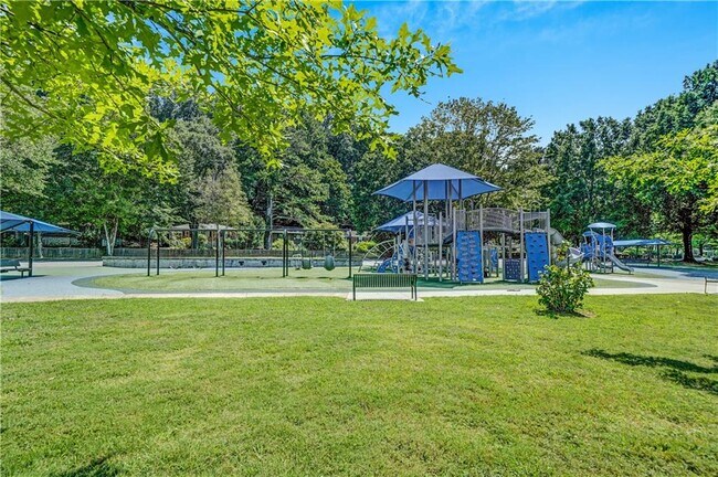 Building Photo - 2127 Desmond Dr