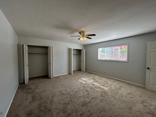 Building Photo - 428 200 E