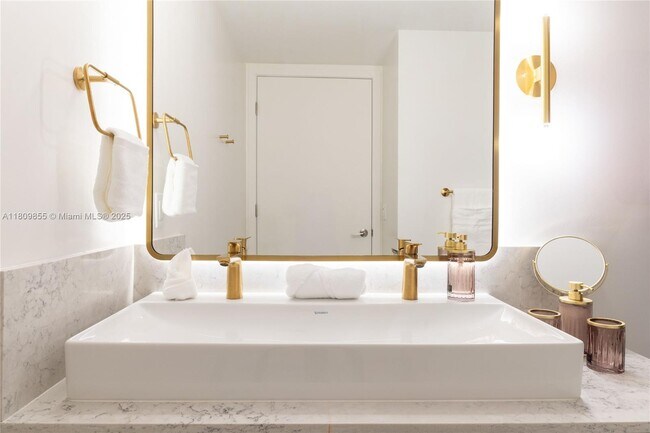 Building Photo - 159 NE 6th St