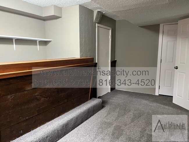 Building Photo - Updated Independence Duplex, Fort Osage SD