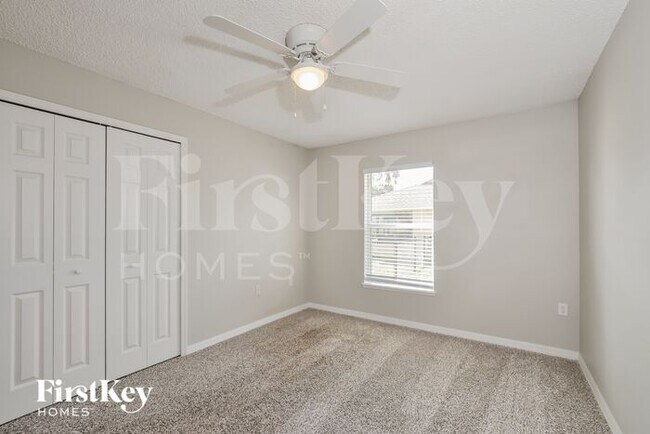 Building Photo - 22 Philmont Ln