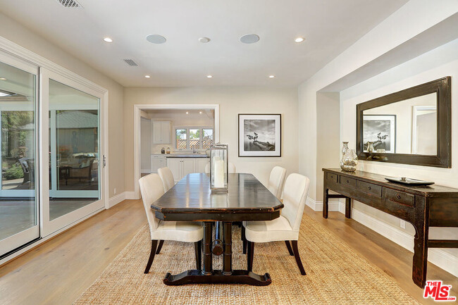 Building Photo - 400 N Saltair Ave