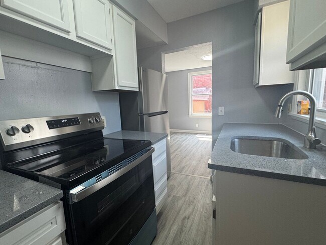 Building Photo - 2 bed 2 bath Bungalow in South Lincoln