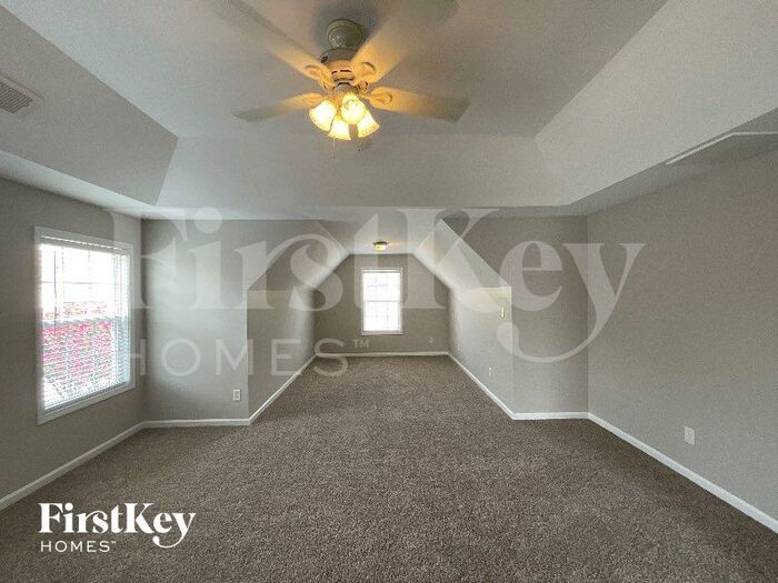 Building Photo - 1610 Lakefield Dr