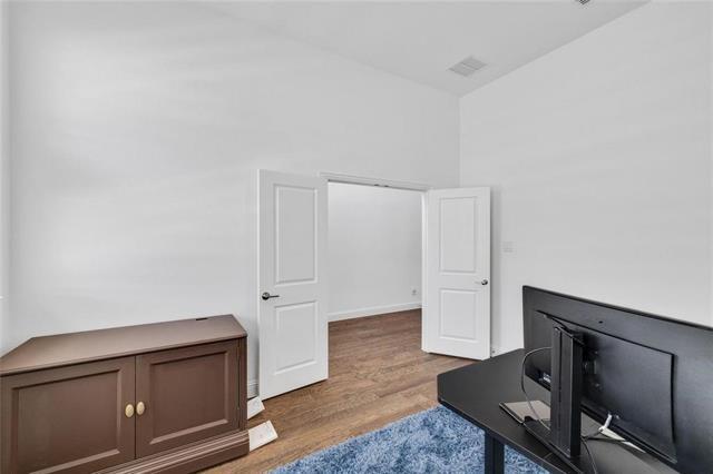 Building Photo - 1921 Bristol St