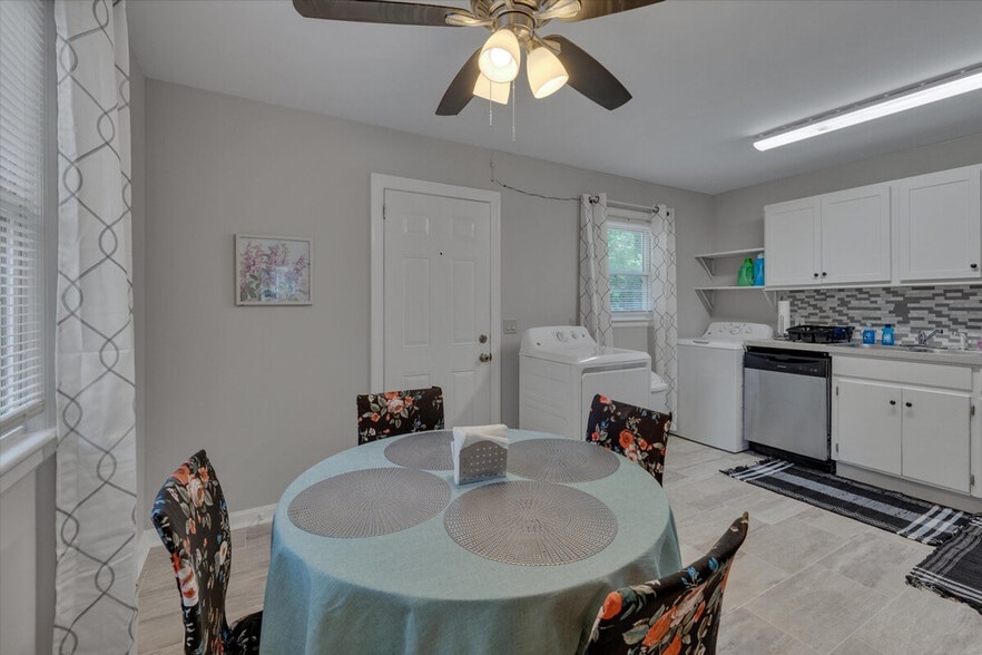 Building Photo - 804 Urban Ave