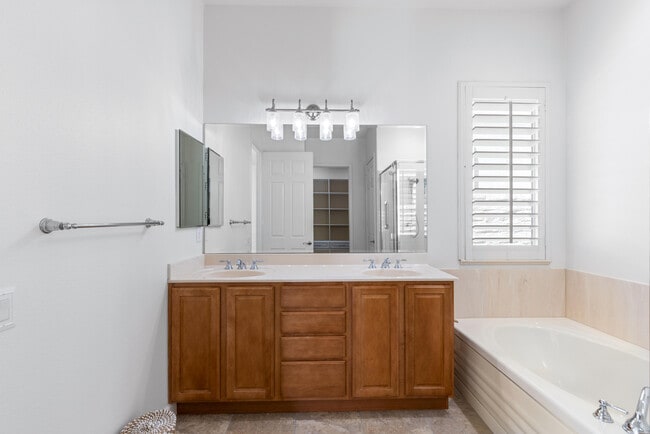 Building Photo - 40378 Corte San Carlos