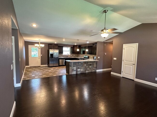 Building Photo - Well Maintained 3 Bed 2 Bath w/ Fence in Waynesville