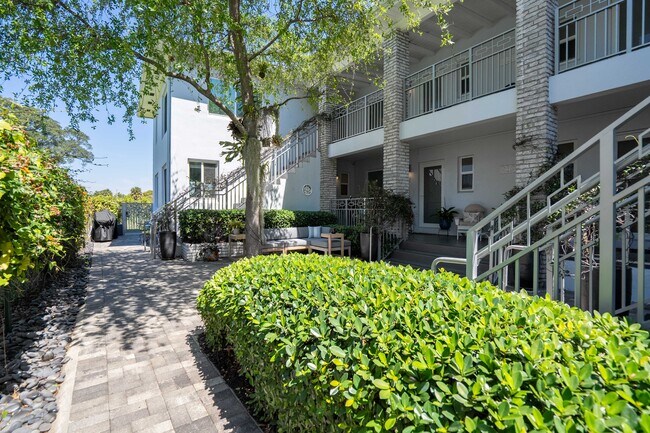 Primary Photo - 117 S Shore Dr