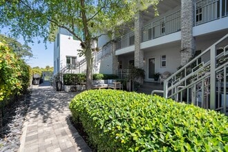 Building Photo - 117 S Shore Dr