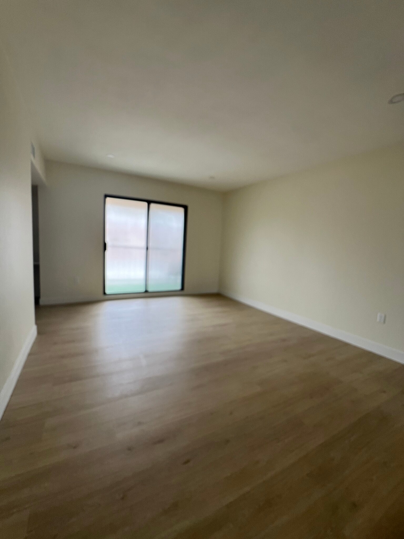 Building Photo - 9950 Reseda Blvd