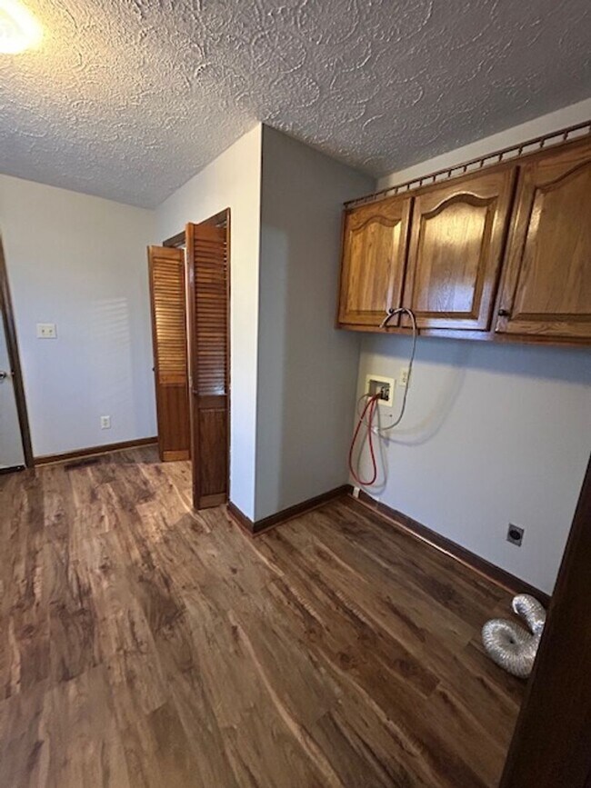 Building Photo - 3 Bedroom, 2 Bath Home