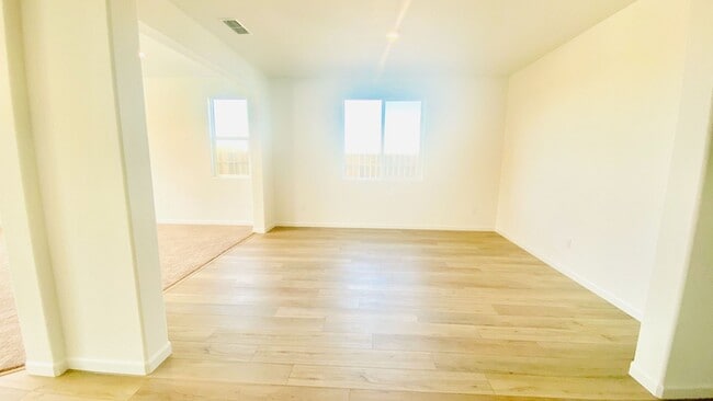 Building Photo - Beautiful Two Story Home in the Olivewood ...