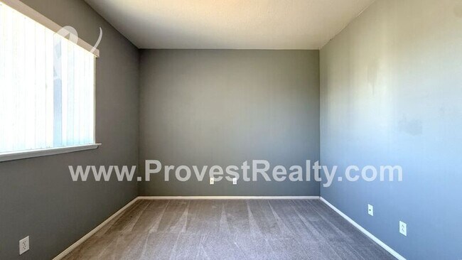 Building Photo - 13041 Walnut Way