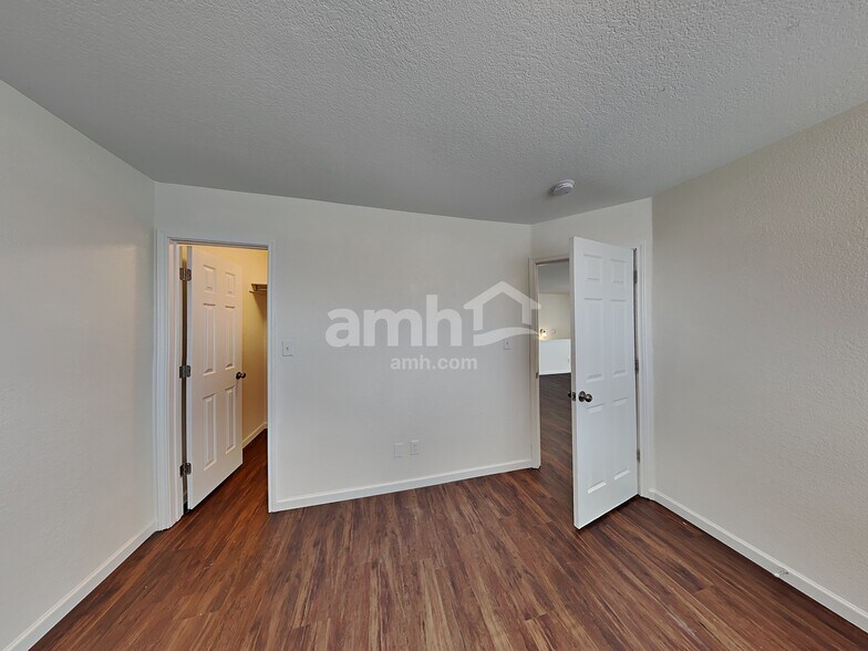 Building Photo - 11023 Vollmer Ln