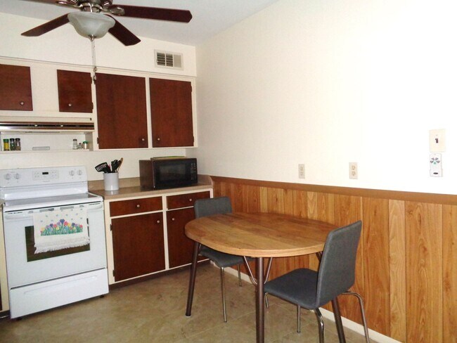 Building Photo - Venice, FL 4BR/2BA SFH on Venice Island