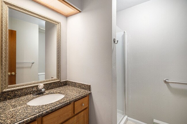 Building Photo - 2 Bedroom 2 Bath Condo in Pier Point Villa...