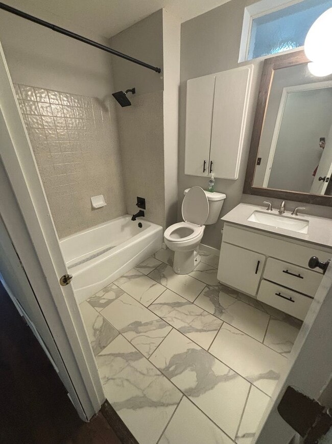 Building Photo - Indian Hills 3 Bedroom 2 full Bath 2300 Sq ft