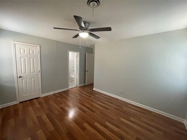 Building Photo - 3 BR/2BA |  Renovated Single Family Home |   2-car garage | Fenced backyard!
