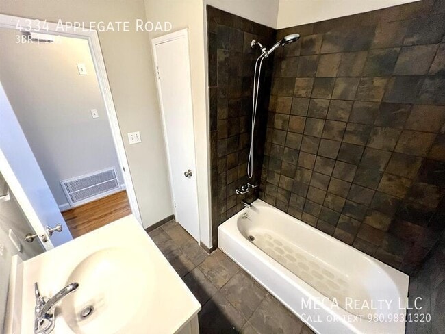 Building Photo - 4334 Applegate Rd