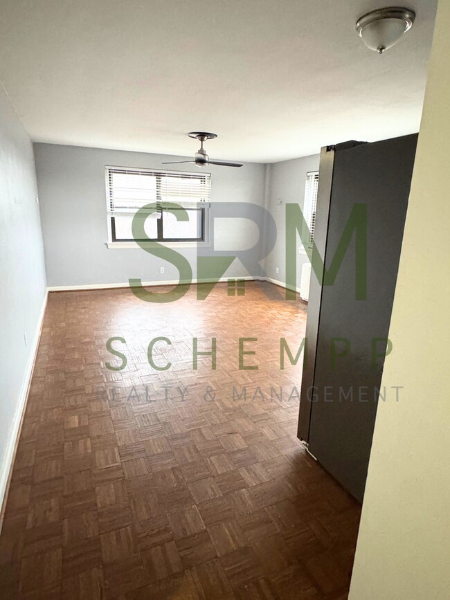 Building Photo - Updated 2BR/2BA on Bardstown Road with all utilities included now available!