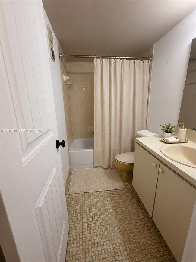 Building Photo - 1480 W 46th St