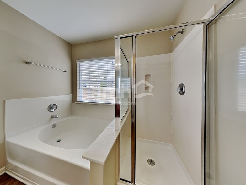 Building Photo - 4999 Ballantine Dr