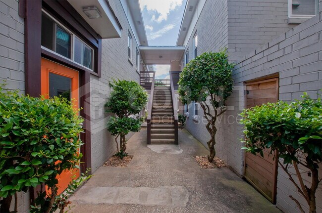 Building Photo - 271 Glen Iris Dr NE