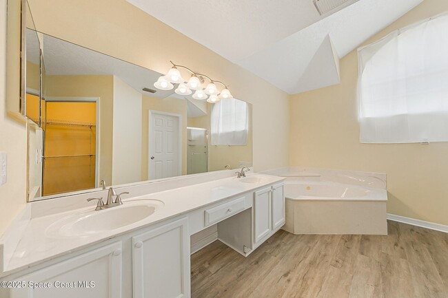 Building Photo - 1050 Fieldstone Dr